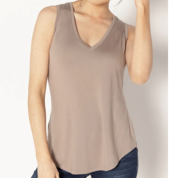 Babaton - V Neck tank top - Picture 1 of 4